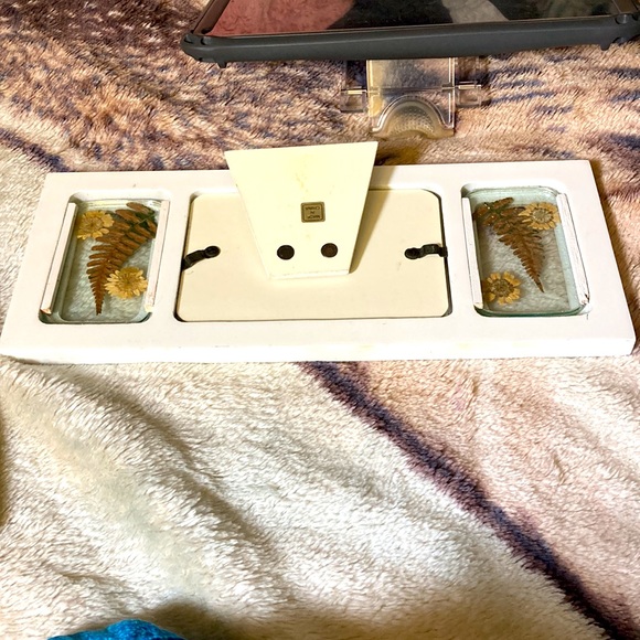 Two Stylish Picture frames - Picture 9 of 10